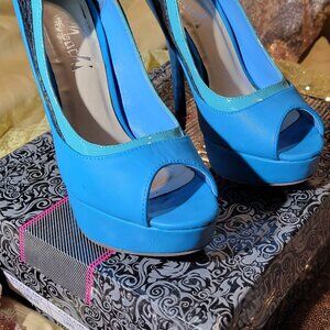 women's 5-inch multicolor blue heels in size 6.5 by Machi